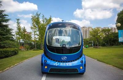 苏州金龙无人驾驶巴士闪亮2019世界智能网联汽车大会